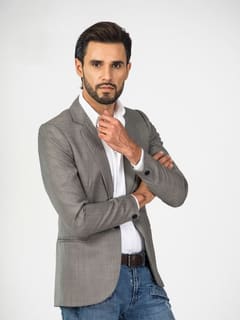 Örnek kıyafet görseli: modelin üzerinde